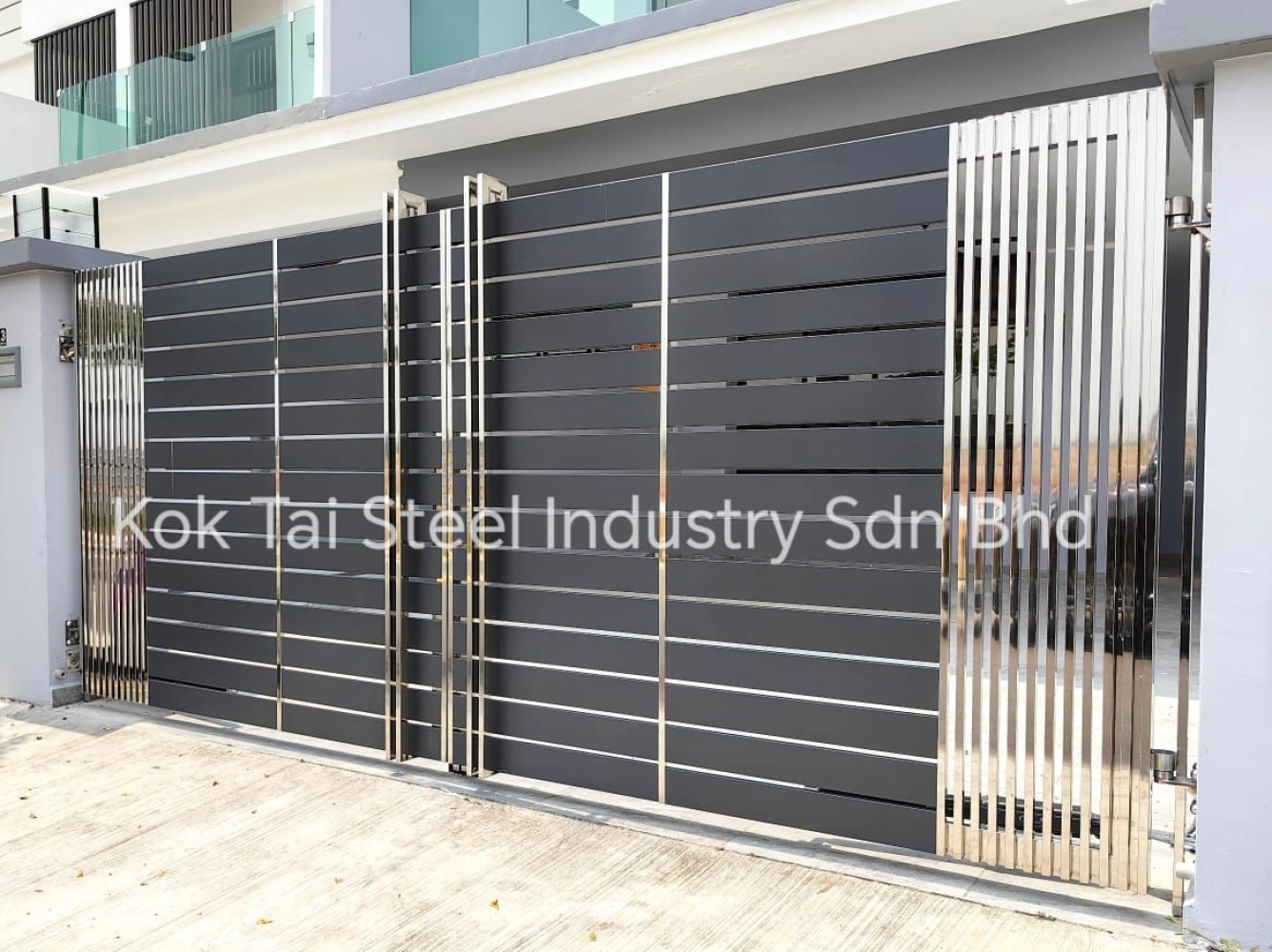 Special Pattern Stainless Steel Door